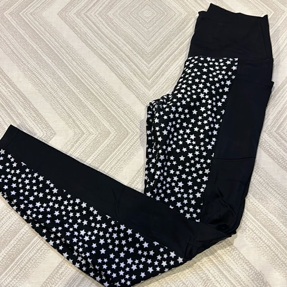 WITH (Wear it to Heart) Women’s Black & White Star Leggings